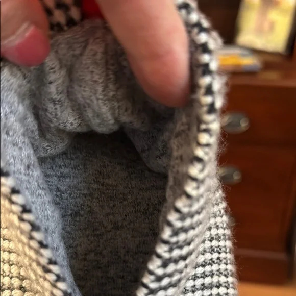 Bombas Gripper Slipper in Black & White - Picture 3 of 6